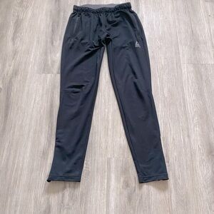 REEBOK speedwick size small women’s athletic pants.Zipper pockets and on ankles